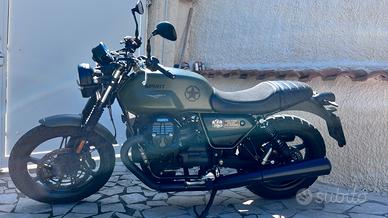 Moto guzzi v7 stone
