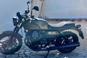 Moto guzzi v7 stone