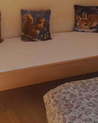 letto in legno massiccio spazzolato