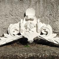 Grande fregio decorativo in legno mass.