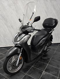 Honda SH 150i ABS con paravento e bauletto