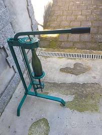 Tappatrice a colonna + 150 bottiglie