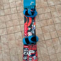 Tavola snowboard e attacchi