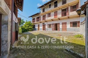 Casa indipendente di 263 m² con più di 5 locali a 