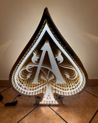 Espositore ARMAND DE BRIGNAC champagne luminoso