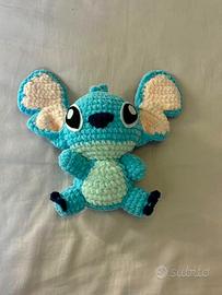 peluche all’uncinetto fatto a mano di Stitch