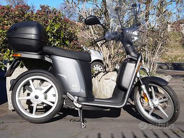 Scooter elettrico Askoll Es3 2 posti