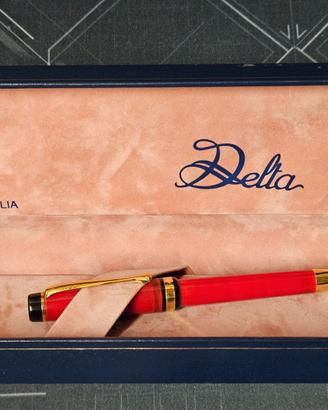 Penna a sfera Delta rossa oro con astuccio