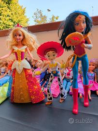 Barbie e altre figure Mattel e Disney