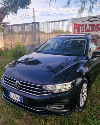 VOLKSWAGEN Passat Var. 2.0 TDI DSG Business TETTO