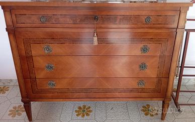 cassettiera e comodini antichi