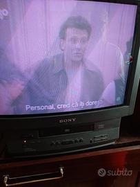 televisore con video cassette incorporato 