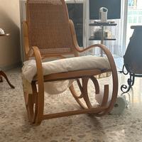 Sedia a dondolo in legno