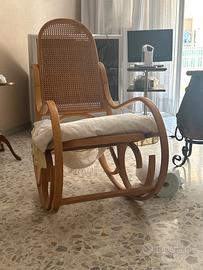 Sedia a dondolo in legno