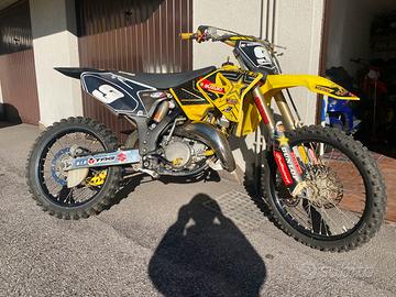 Suzuki RM 125 valenti ufficiale documento