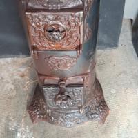 Stufa antica in ghisa