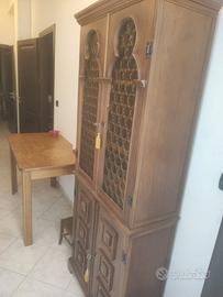 Piccola credenza  antica