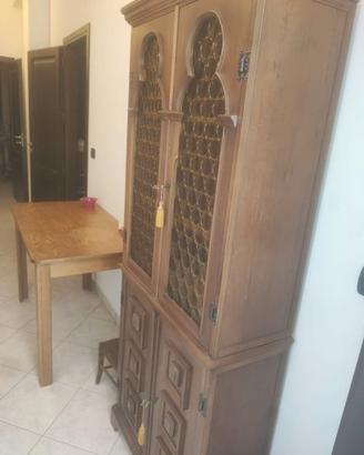 Piccola credenza  antica