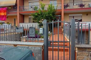 Villa a schiera a tre livelli fuori terra