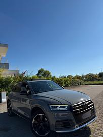 AUDI Q5 S-LINE PLUS COMPETITION