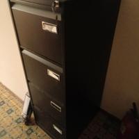 schedario 4 cassetti nero con cartelle sospese