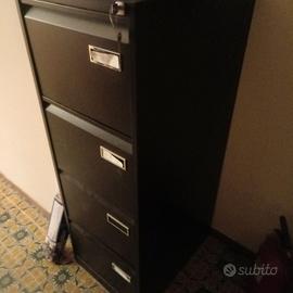 schedario 4 cassetti nero con cartelle sospese