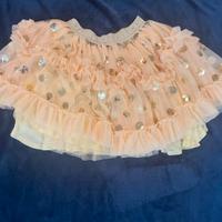 Gonna in tulle rosa con cuori e scritta love.