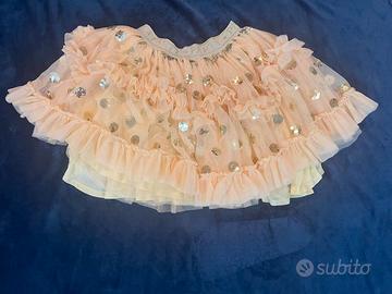 Gonna in tulle rosa con cuori e scritta love.