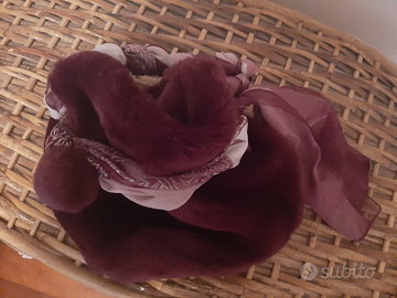 Borsa in pelliccia di colore bordeaux
