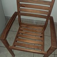 SediaSedia in legno con braccioli