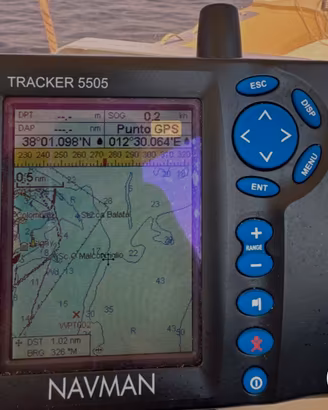 GPS Chartplotter Navman Tracker 5505 a colori –