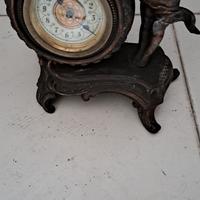 antico orologio da tavolo