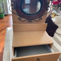 Mobiletto con specchio e cassetto porta trucchi e