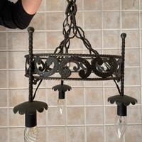 Lampadario in ferro battuto nero