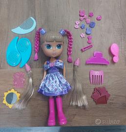 Bambola con accessori capelli