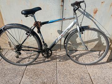 BICICLETTA. Misura. 28