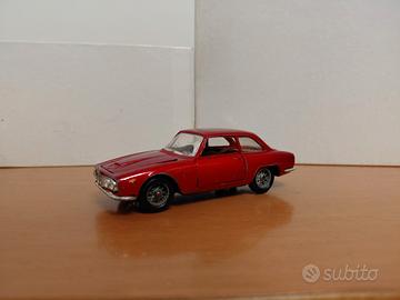 Politoys Alfa Romeo 2600 no Politoys Dinky Corgi 