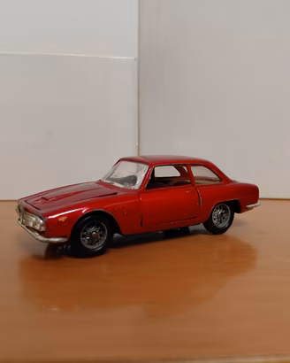 Politoys Alfa Romeo 2600 no Politoys Dinky Corgi 