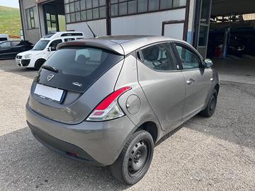 Lancia Ypsilon 0.9 TwinAir 85 CV 5 porte Metano Ec