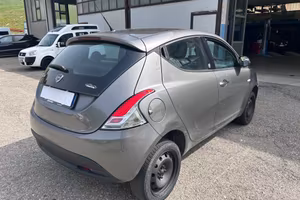 Lancia Ypsilon 0.9 TwinAir 85 CV 5 porte Metano Ec