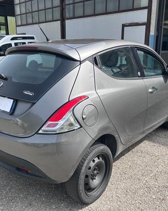 Lancia Ypsilon 0.9 TwinAir 85 CV 5 porte Metano Ec