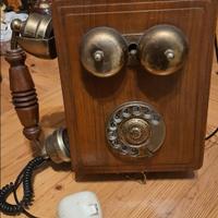 Telefono a muro antico