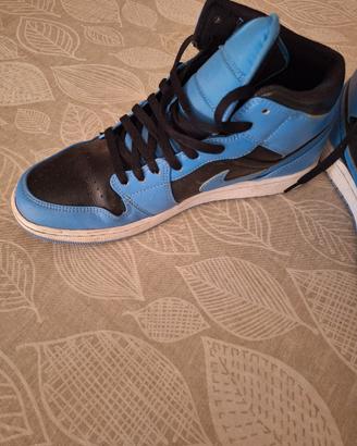 Nike Air Jordan 1 Mid – EU 44.5