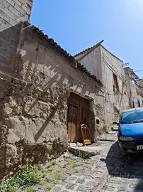 Casa autonoma con cortile gratis