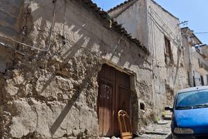 Casa autonoma con cortile gratis