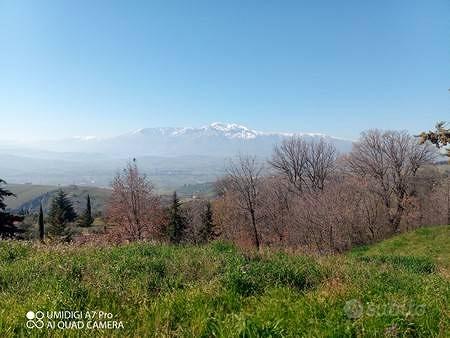 Rustico / Casale di 150 m² con più di 5 locali a C - Vista 3
