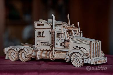 Modellino camion americano in legno