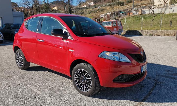 Lancia Ypsilon 0.9 TwinAir 85 CV 5 porte Metano Ec