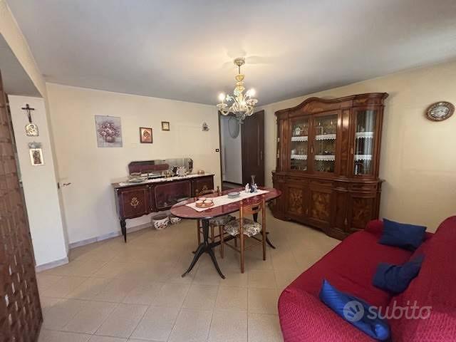 Rustico / Casale di 179 m² con più di 5 locali e b - Vista 4