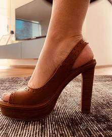 Sandalo in pelle plateau